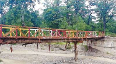 मनाङमा पुल