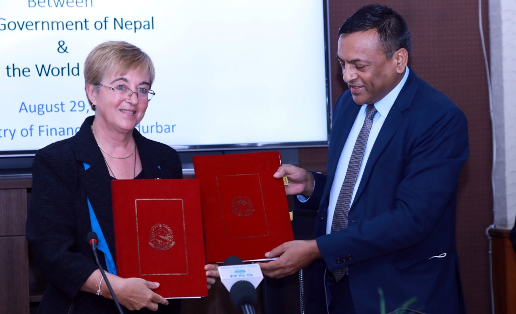 ईश्वरीप्रसाद अर्याल र लाडा स्ट्रेलकोभा