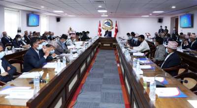 प्रधानमन्त्री देउवा सिंहदरवारमा मन्त्रीहरु र सचीवहरुसंग