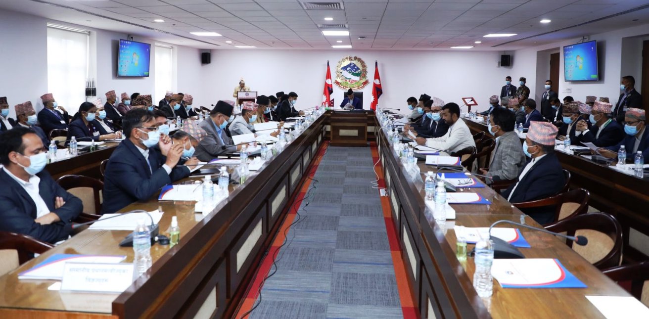 प्रधानमन्त्री देउवा सिंहदरवारमा मन्त्रीहरु र सचीवहरुसंग