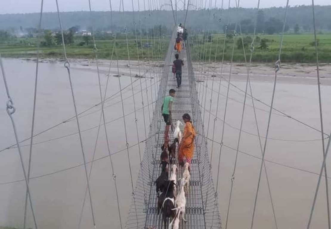 घर छाड्न थाले