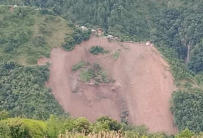 उर्लेनीमा पहिरो