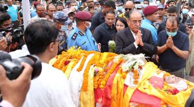 प्रचण्डद्वारा प्रदीप गिरीप्रति श्रद्धाञ्जली अपर्ण