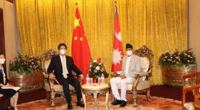 लि झान्सु र अग्निप्रसाद सापकोटा