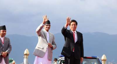 लि झान्सु र अग्निप्रसाद सापकोटा