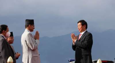 लि झान्सु र अग्निप्रसाद सापकोटा