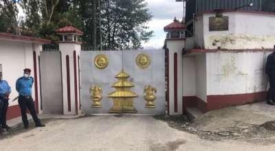 जबराको निवासको गेटमै सरकारको तालाबन्दी