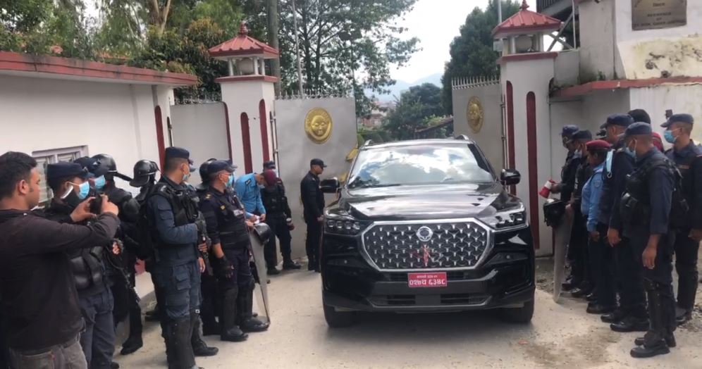 जबराको निवासको गेटमै सरकारको तालाबन्दी