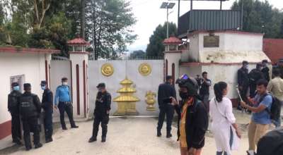 जबराको निवासको गेटमै सरकारको तालाबन्दी