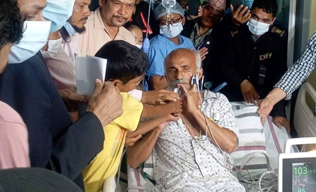 डा. गोविन्द केसीले तोडे अनसन