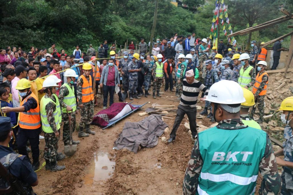 काभ्रेमा ढुंगाखानीमा पहिरा