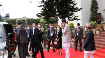 लि झान्सु र अग्निप्रसाद सापकोटा