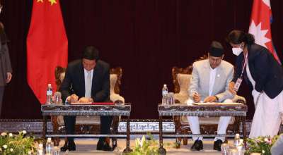 लि झान्सु र अग्निप्रसाद सापकोटा