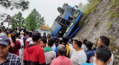 भिमफेदीमा मिनीबस दुर्घटना