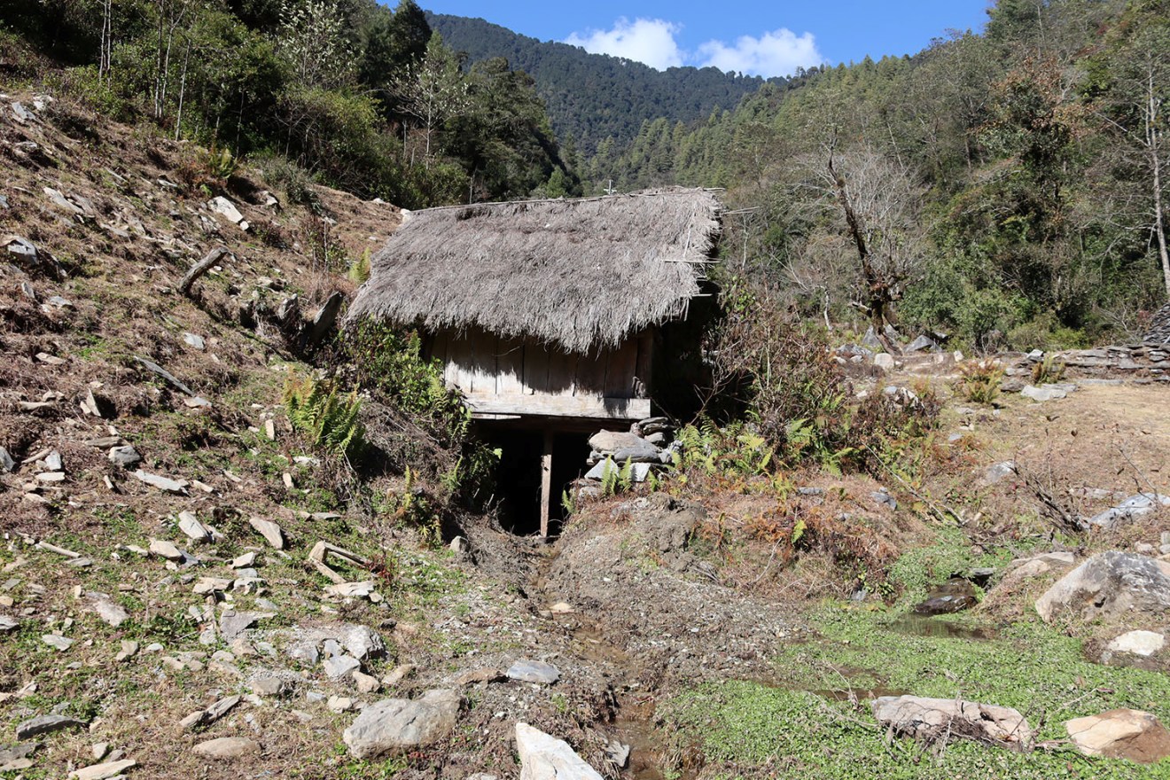 पानीघट्ट मासिँदै
