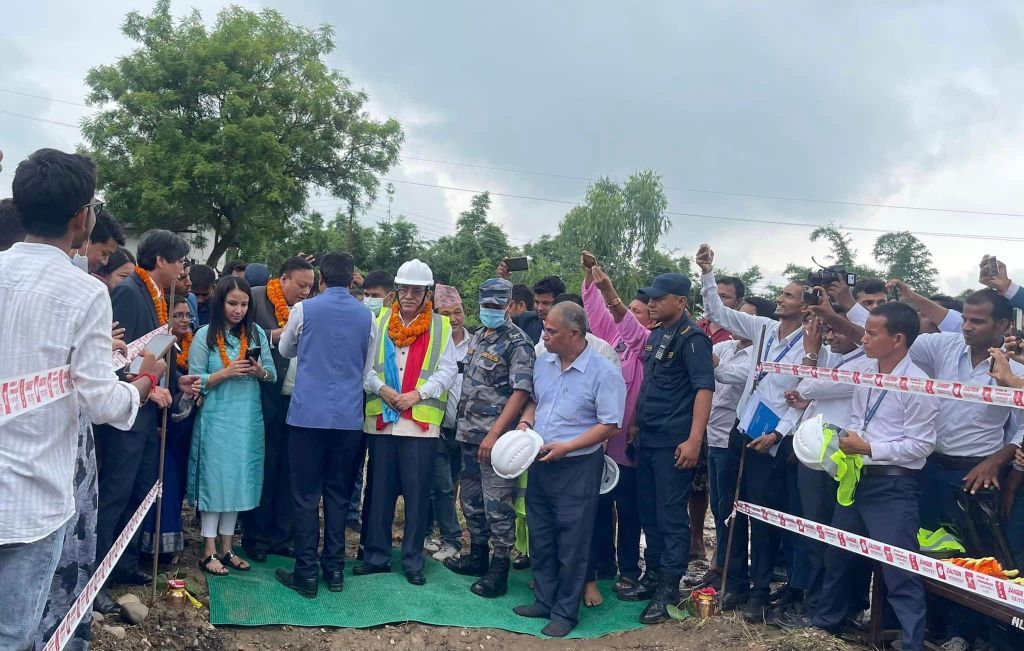 प्रचण्डद्वारा निर्मल लामा बहुप्राविधिक शिक्षालय भवन शिलान्यास