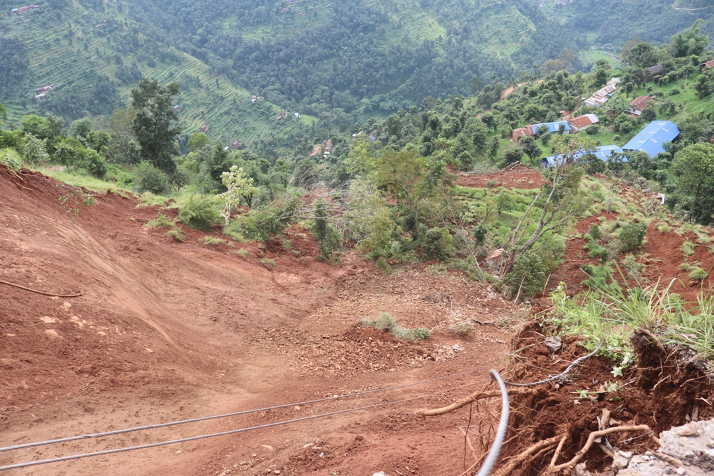 बागलुङमा पहिरा