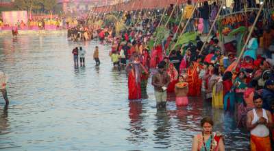 उदाउँदो सूर्यलाई अघ्र्य