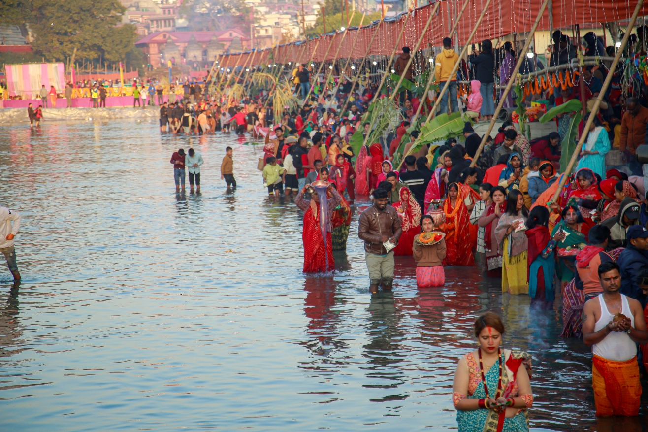 उदाउँदो सूर्यलाई अघ्र्य