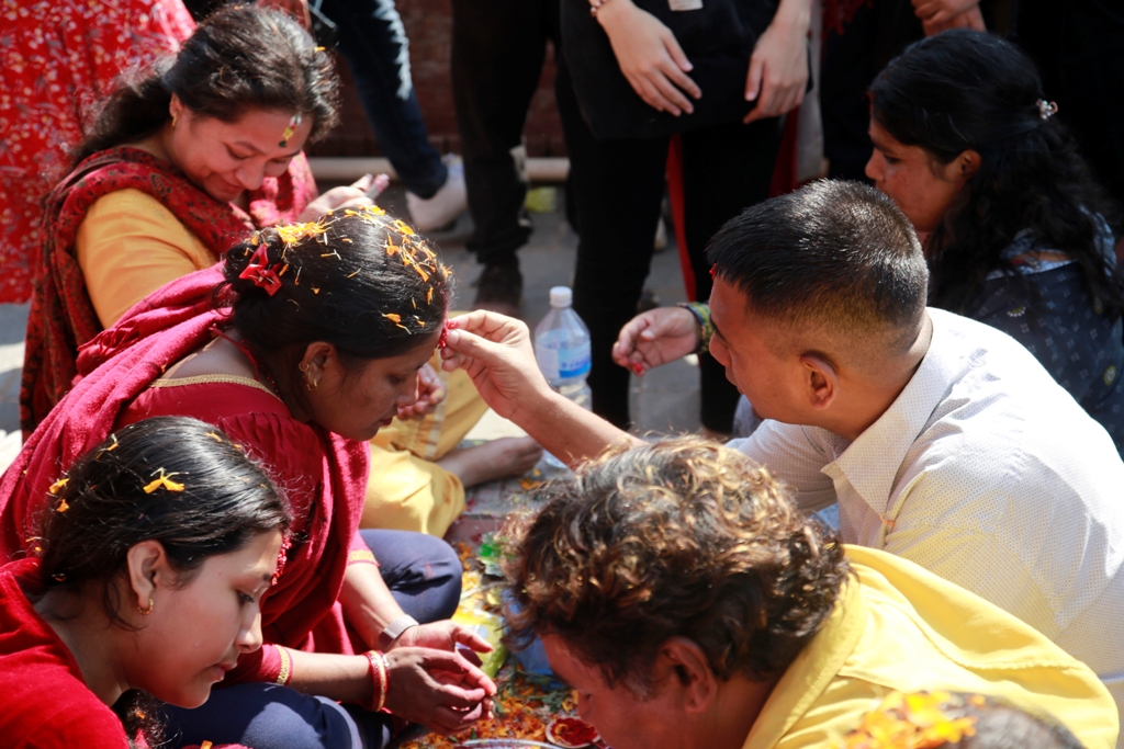 बालगोपालेश्वर मन्दिर सामूहिक भाइटीका