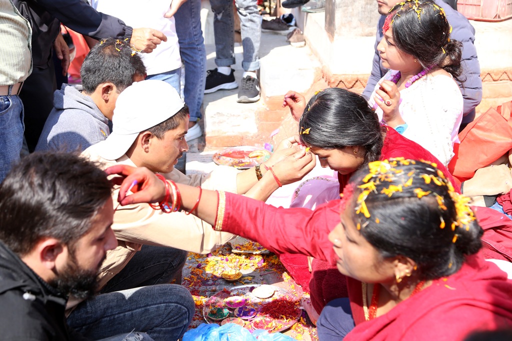 बालगोपालेश्वर मन्दिर सामूहिक भाइटीका