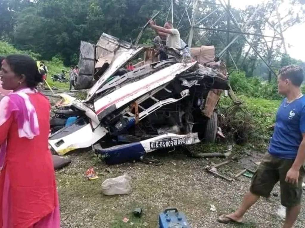 बाराको अमलेखगञ्जमा बस दुर्घटना