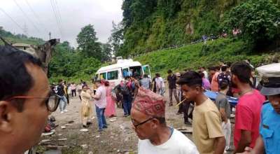 बाराको अमलेखगञ्जमा बस दुर्घटना