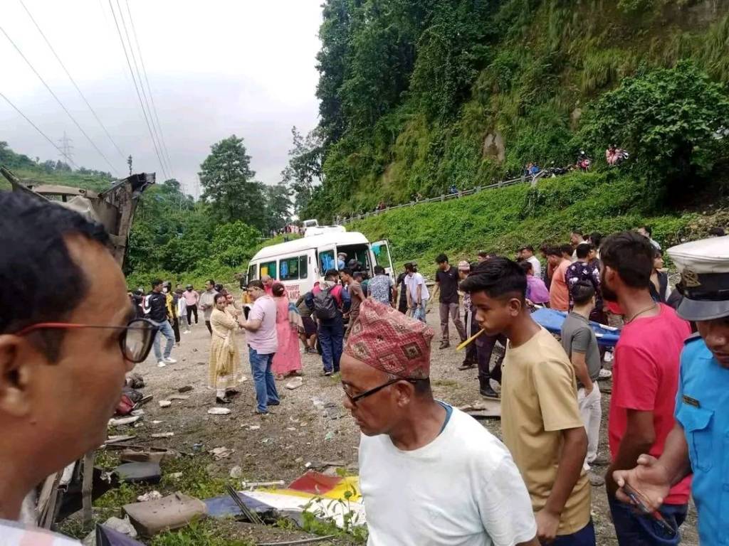 बाराको अमलेखगञ्जमा बस दुर्घटना