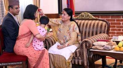 राष्ट्रपतिले लगाइदिइन् बडादसैँको टीका