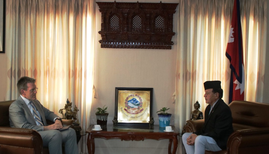 डा. नारायण खड्का र डिन थम्पसन