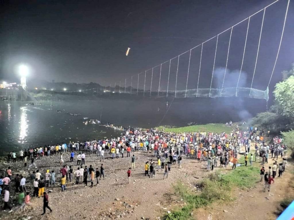 गुजरात पुल दुर्घटना