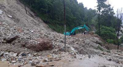 मध्यपहाडी लोकमार्ग