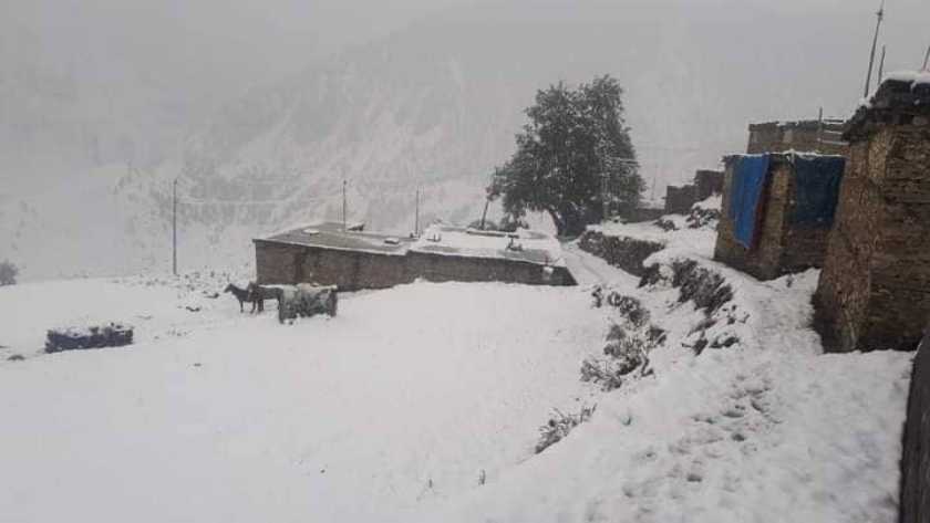 मनाङमा हिमपात