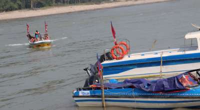 नारायणी नदीमा मोटरबोट सञ्चालन