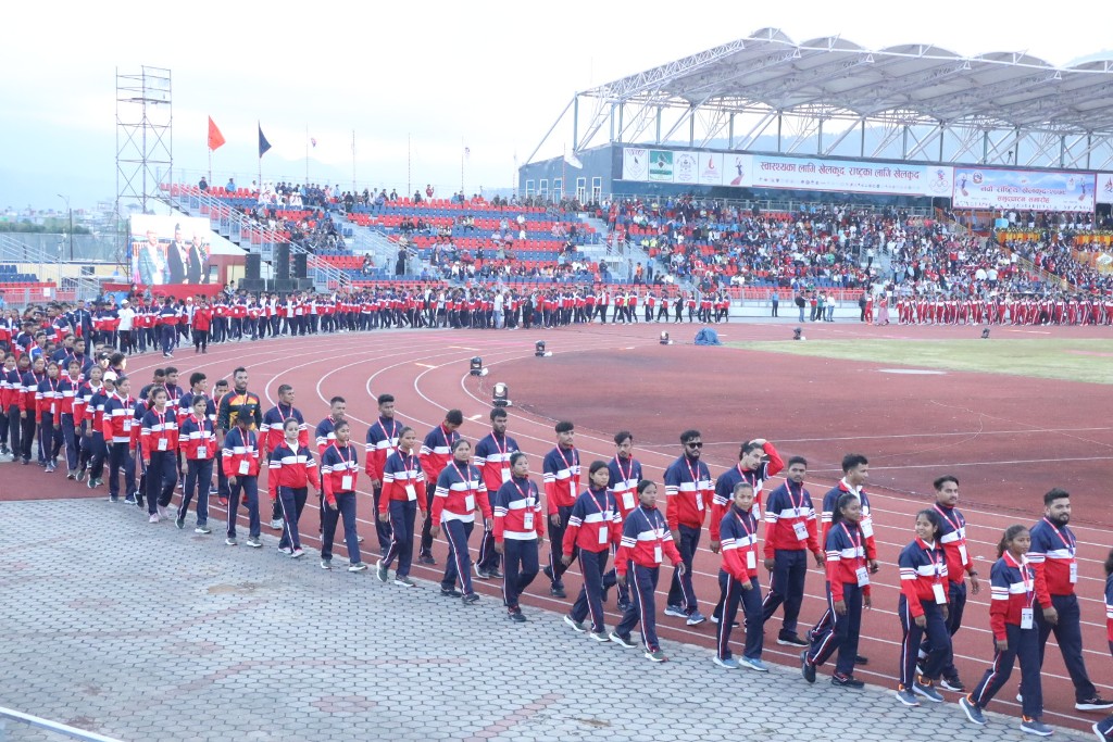 भव्य उद्घाटनसम्म