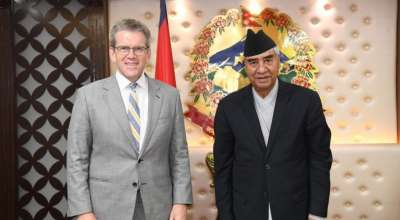 शेरबहादुर देउवा र डिन थम्पसन