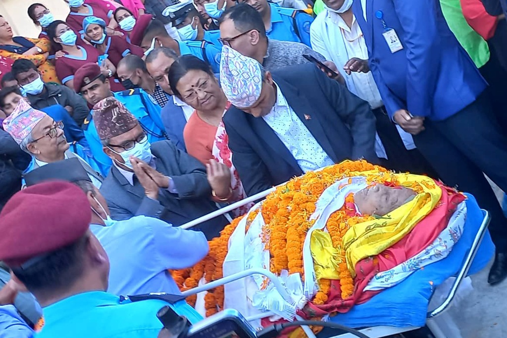 शताब्दी पुरुष सत्यमोहन जोशीको पार्थिव शरीर श्रद्धाञ्जलिलाई किष्टमा