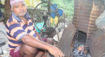 विद्युत्बाट चल्ने स्वचालित घन