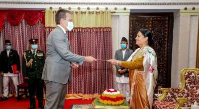 विद्यादेवी भण्डारी र डिन थम्पसन