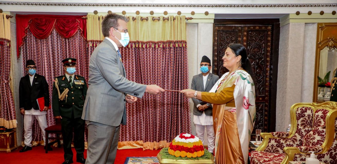 विद्यादेवी भण्डारी र डिन थम्पसन