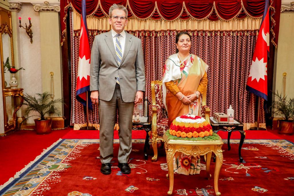 विद्यादेवी भण्डारी र डिन थम्पसन