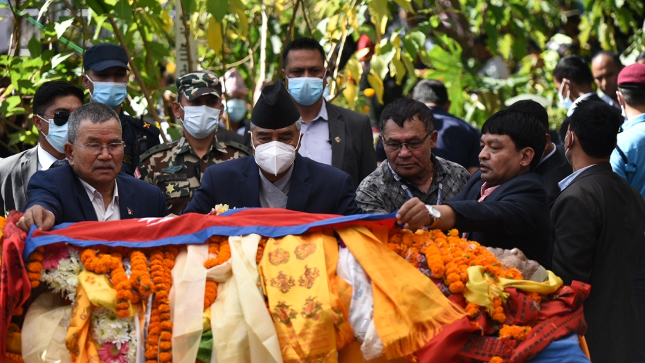 प्रधानमन्त्री देउवाद्वारा जोशीप्रति श्रद्धाञ्जलि