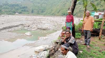 बझाङका बाढीपिडितहरु