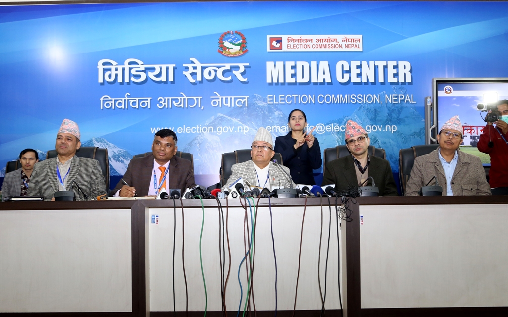 निर्वाचन आयोग दिनेश थपलिया