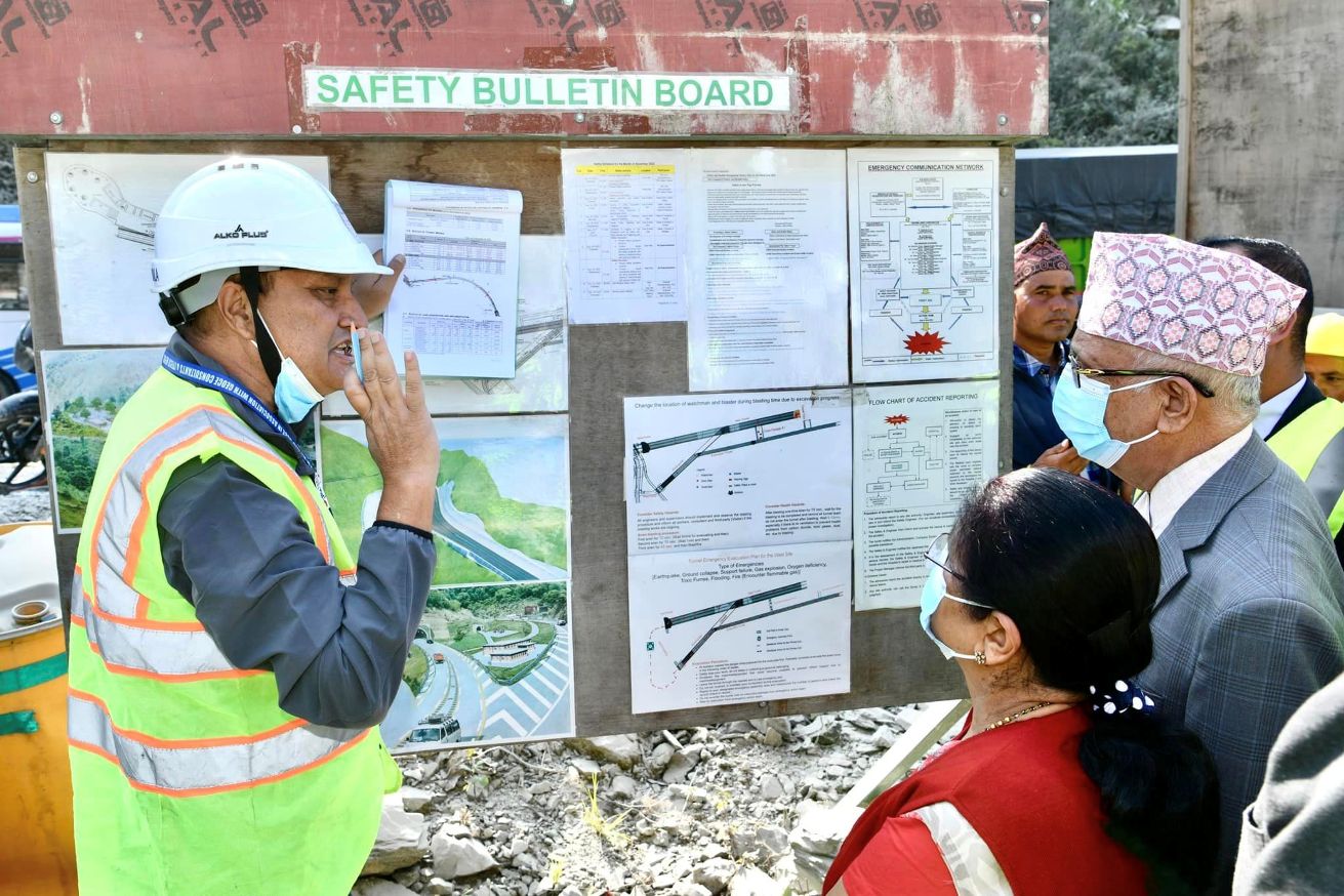 ओलीद्वारा नागढुङ्गा-नौबिसे सुरुङमार्ग अवलोकन 