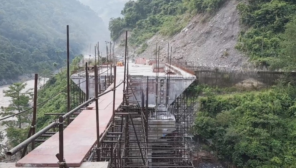 नारायणगढ-मुग्लिन सडकखण्ड पुल निर्माणमा ढिलाइ