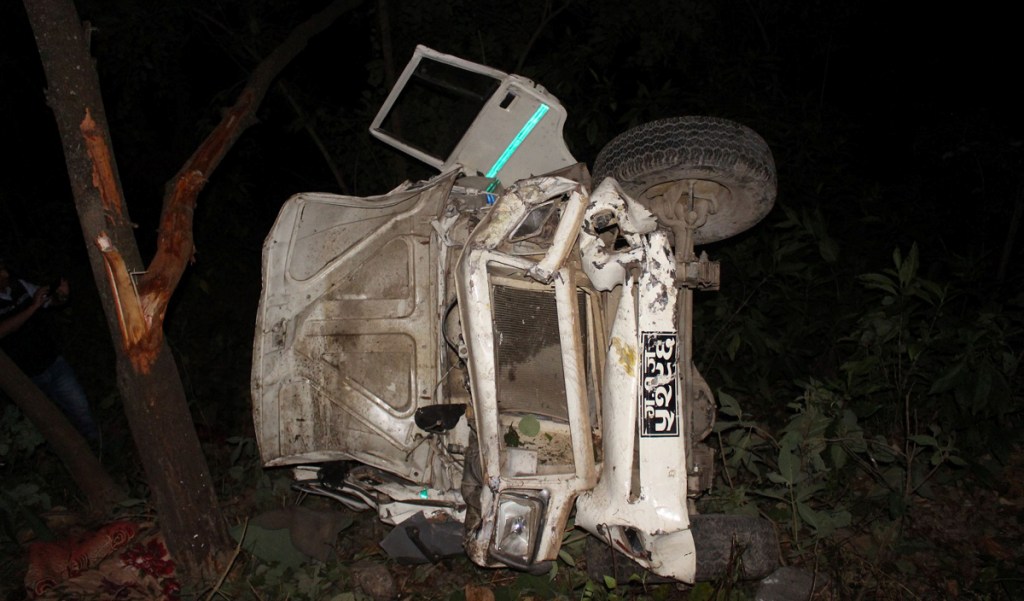 पर्वतमा जीप दुर्घटना