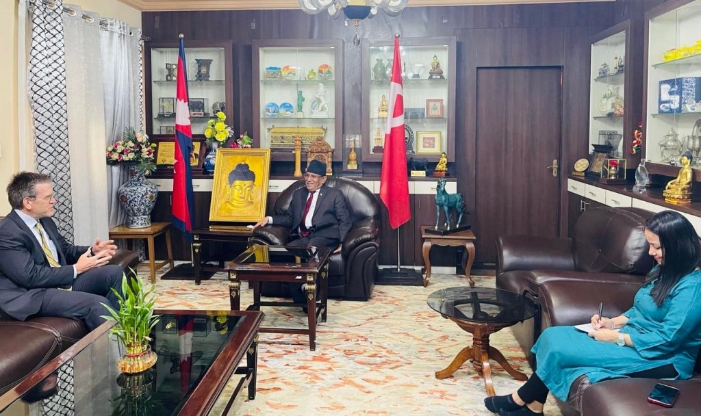 प्रचण्ड र अमेरिकी राजदूत थम्पसन