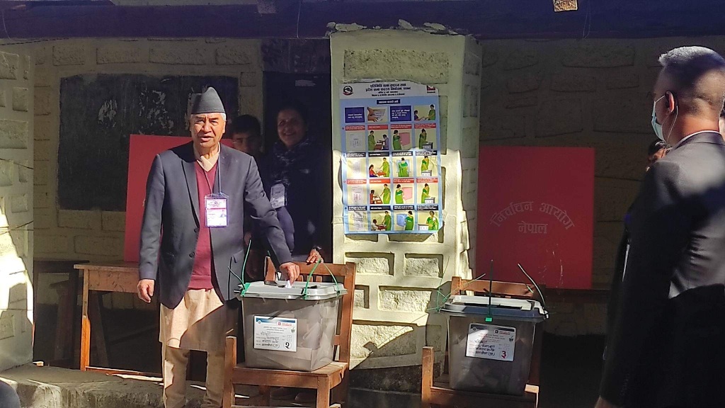 शेरबहादुर देउवाले गरे मतदान