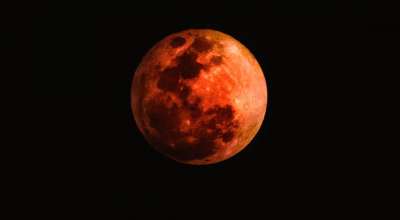 खग्रास चन्द्रग्रहण